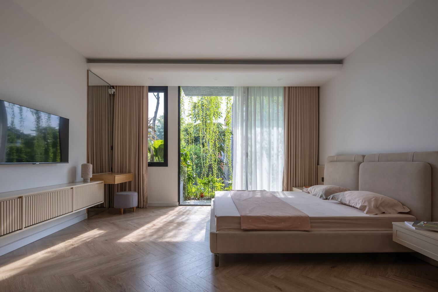 Nhà phố 3 tầng của gia đình 3 thế hệ sở hữu vườn treo ở mặt tiền | V.AI STUDIO