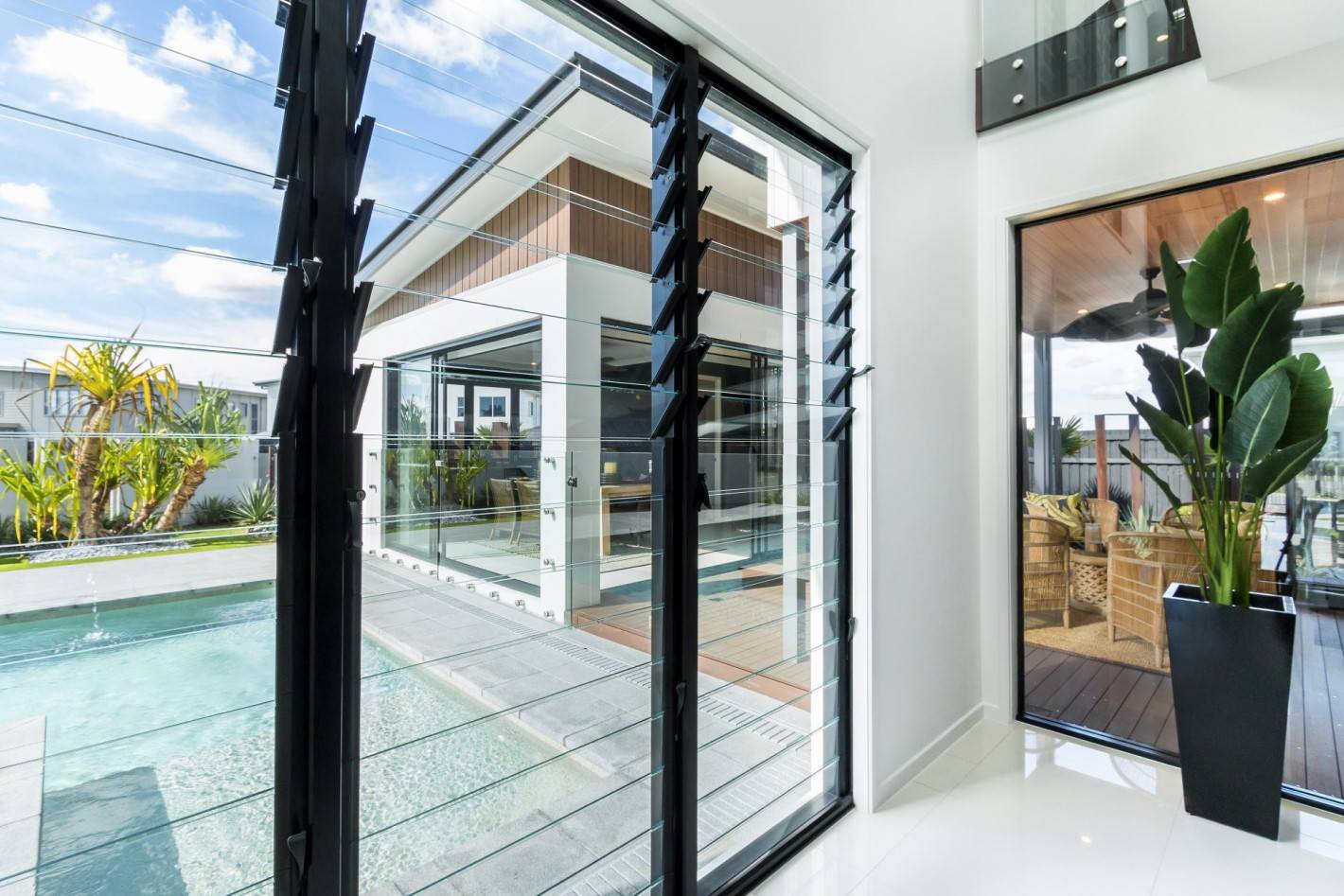 Tất tần tật những điều bạn cần biết về cửa chớp | V.AI STUDIO