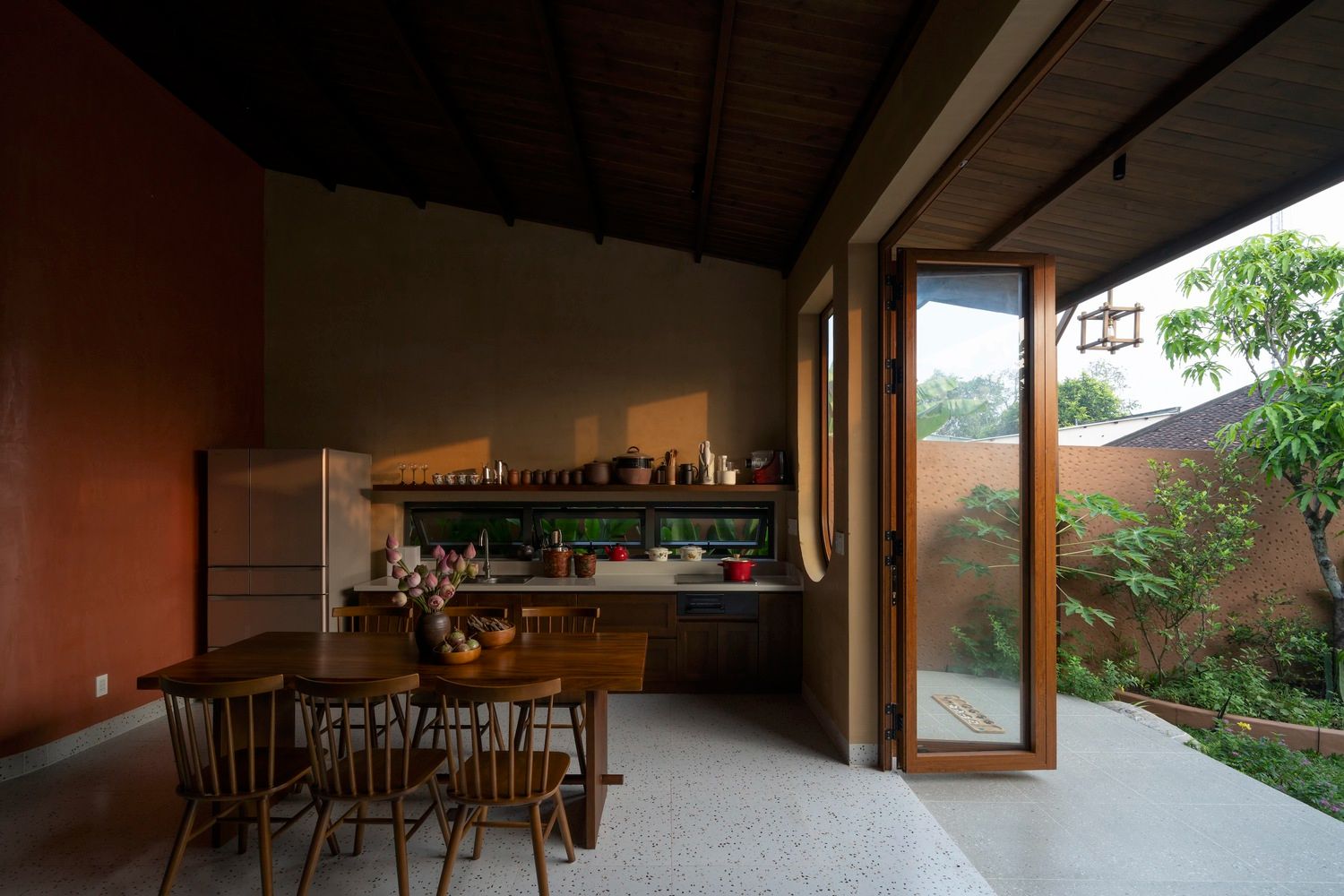 Chiêm ngưỡng ngôi nhà cấp 4 hiện đại mộc mạc ở ngoại ô Sài Gòn | V.AI STUDIO